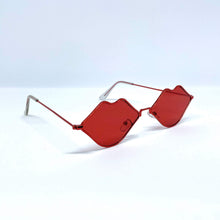 Load image into Gallery viewer, Kiss Eyes - Red

